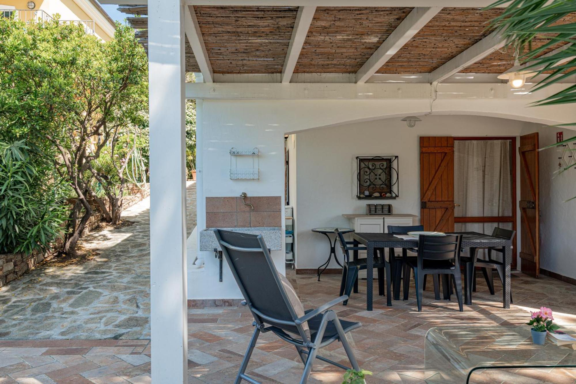 Casa Donatella, In Riva Al Mare! Villa Cala Liberotto Exterior photo